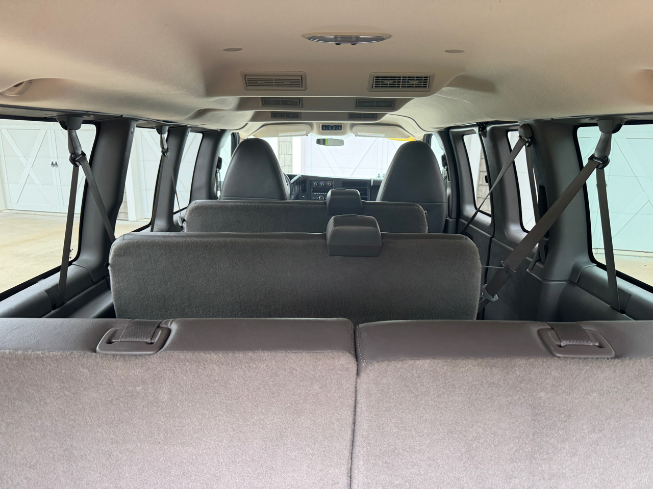 Chevrolet Express Passenger RWD 3500 155" LS w/1LS 2015 Chevrolet Express Passenger RWD 3500 155" LS w/1LS 2015