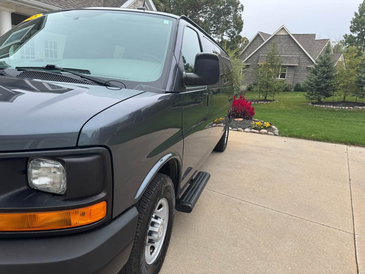 Chevrolet Express Passenger RWD 3500 155" LS w/1LS 2015 Chevrolet Express Passenger RWD 3500 155" LS w/1LS 2015