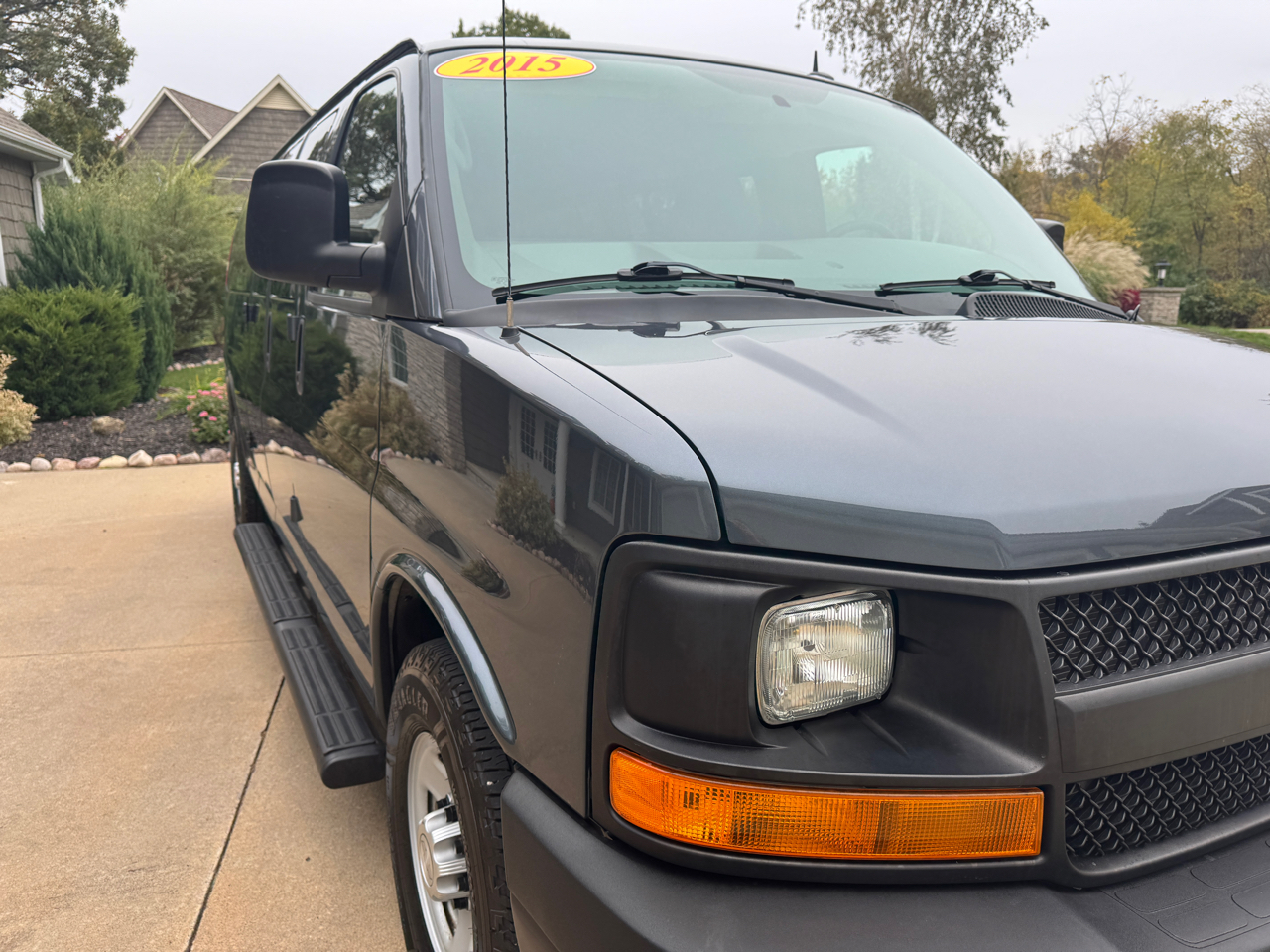 Chevrolet Express Passenger RWD 3500 155" LS w/1LS 2015 Chevrolet Express Passenger RWD 3500 155" LS w/1LS 2015