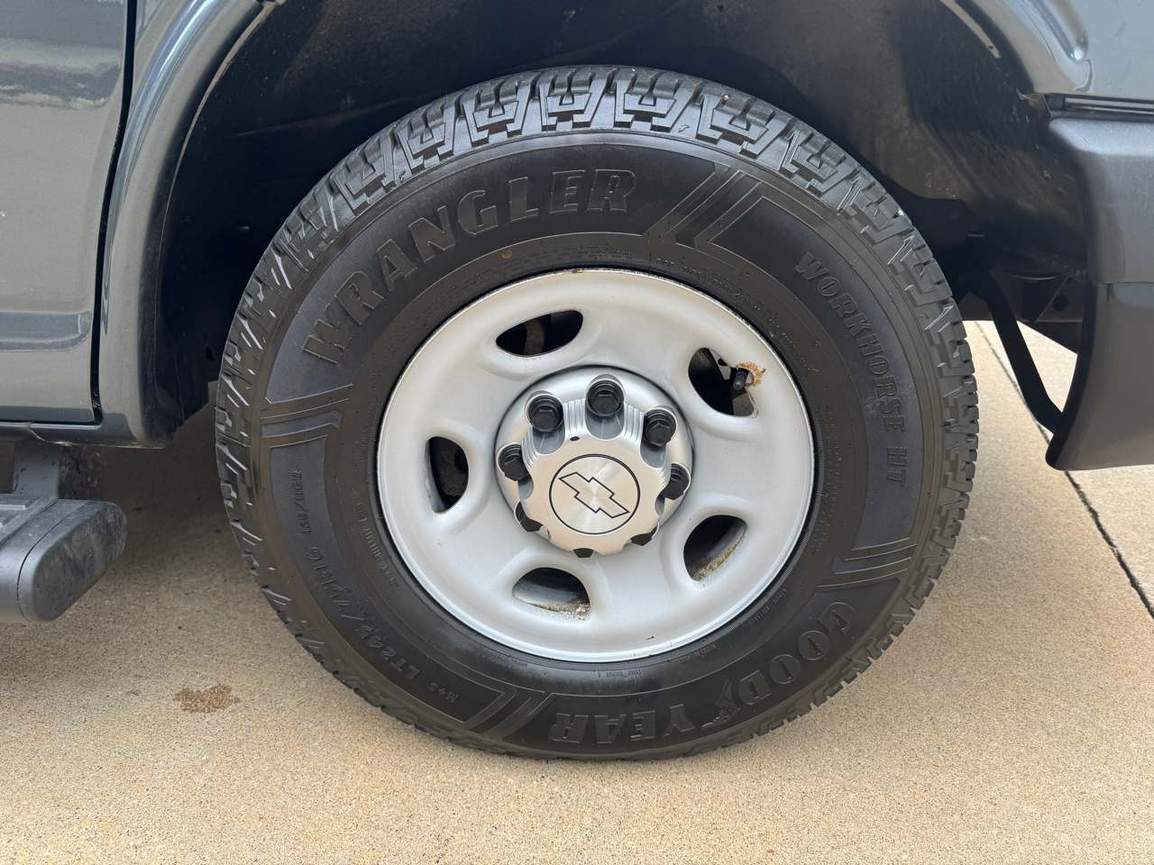 Chevrolet Express Passenger RWD 3500 155" LS w/1LS 2015 Chevrolet Express Passenger RWD 3500 155" LS w/1LS 2015