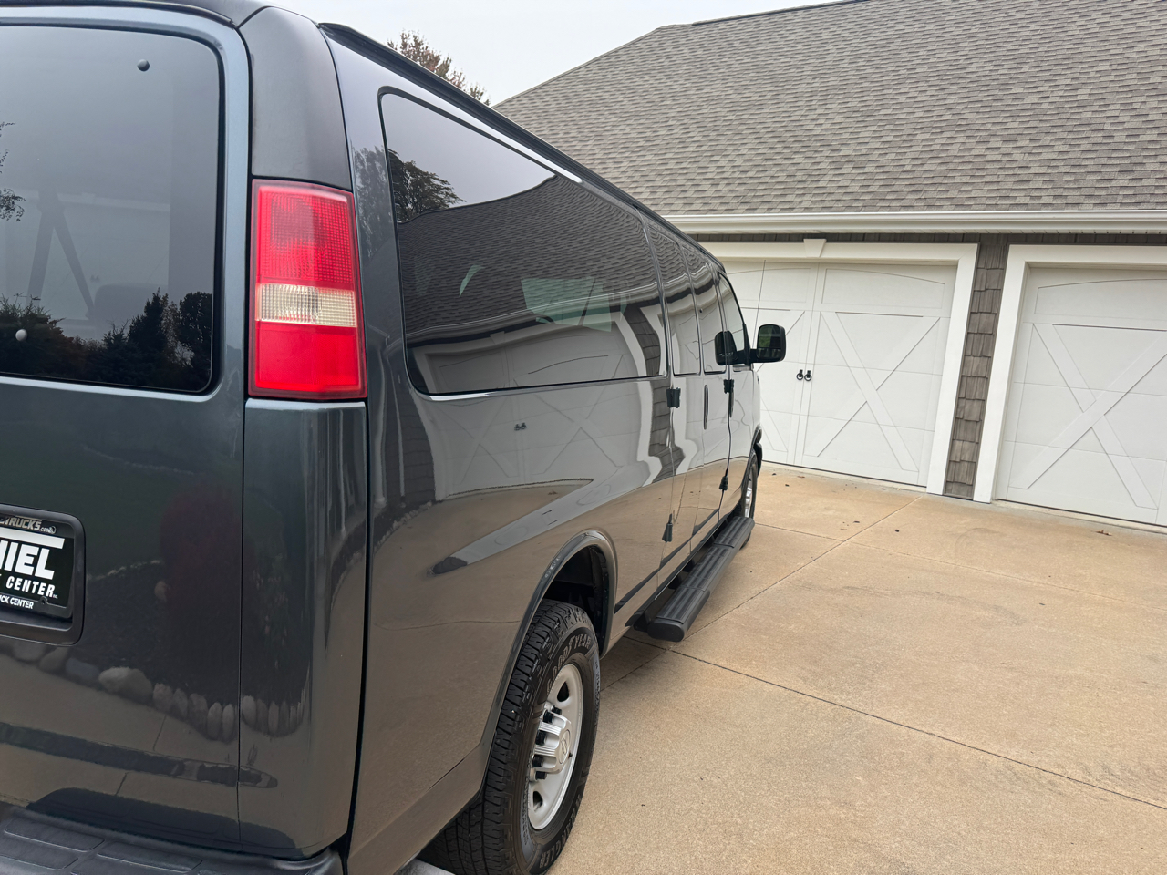 Chevrolet Express Passenger RWD 3500 155" LS w/1LS 2015 Chevrolet Express Passenger RWD 3500 155" LS w/1LS 2015