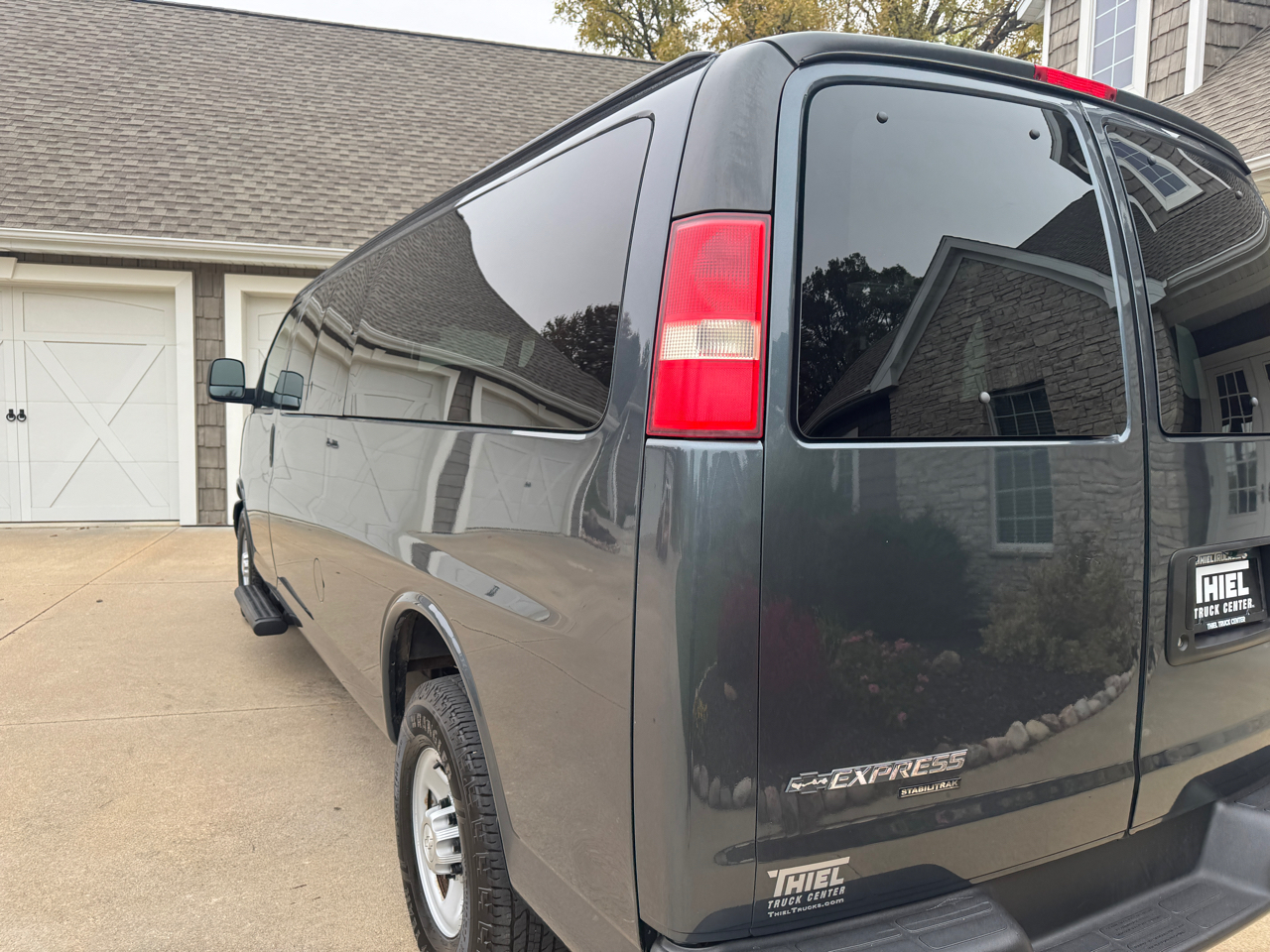 Chevrolet Express Passenger RWD 3500 155" LS w/1LS 2015 Chevrolet Express Passenger RWD 3500 155" LS w/1LS 2015