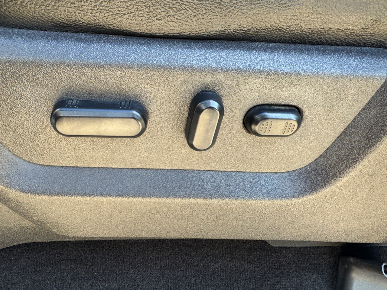 Ford Super Duty F-350 SRW 4WD Crew Cab 156" Lariat 2016 Ford Super Duty F-350 SRW 4WD Crew Cab 156" Lariat 2016