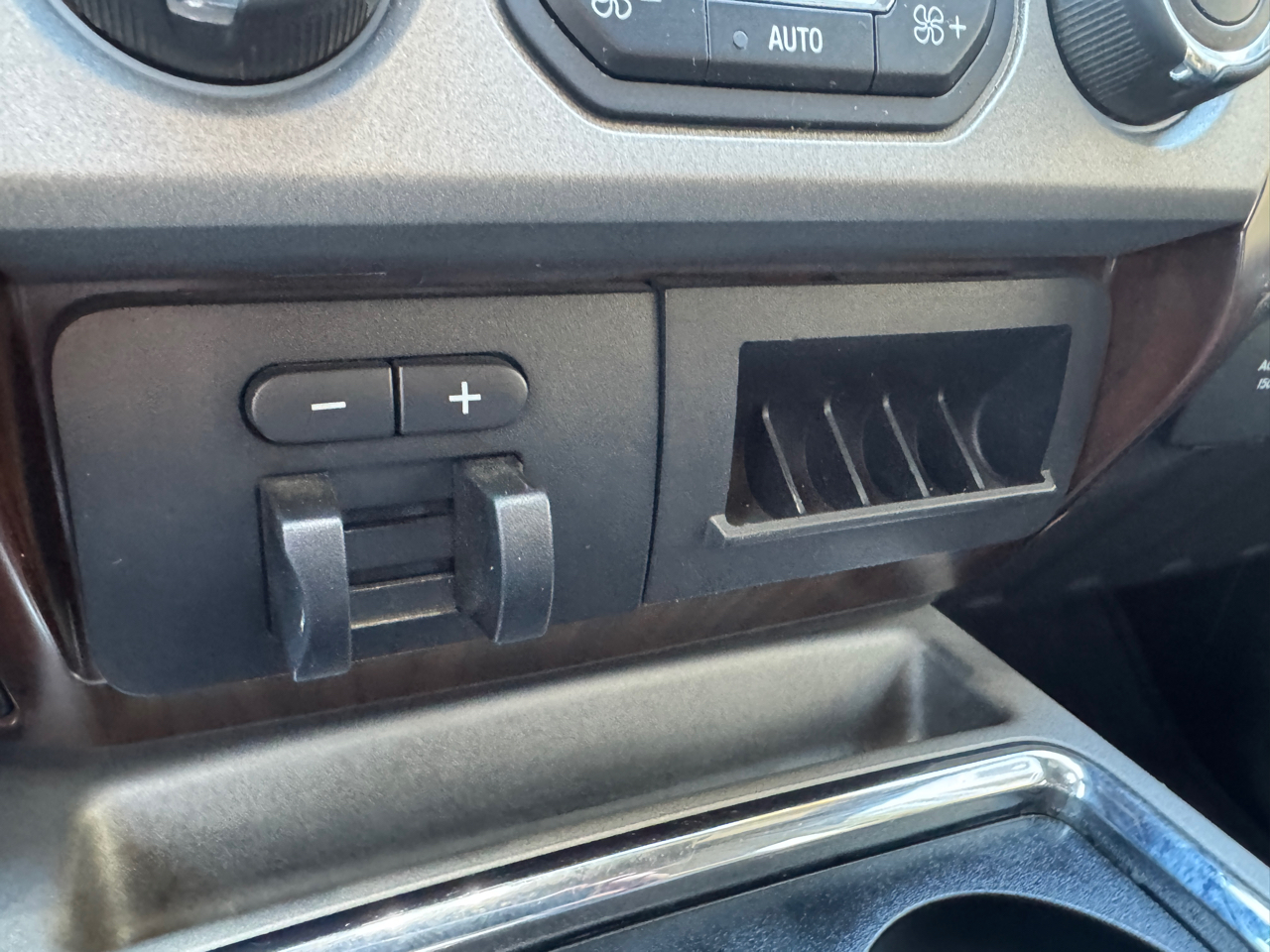 Ford Super Duty F-350 SRW 4WD Crew Cab 156" Lariat 2016 Ford Super Duty F-350 SRW 4WD Crew Cab 156" Lariat 2016