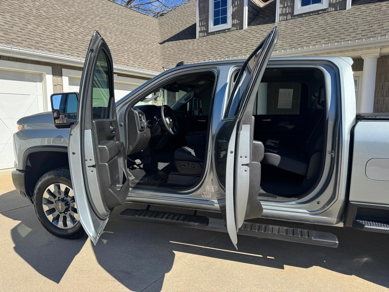 Chevrolet Silverado 2500HD 4WD Crew Cab 159" Custom 2024