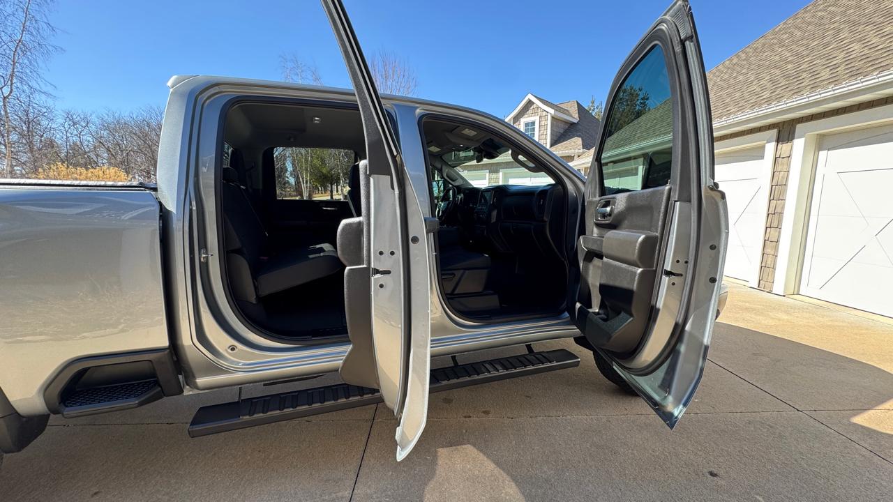 Chevrolet Silverado 2500HD 4WD Crew Cab 159" Custom 2024