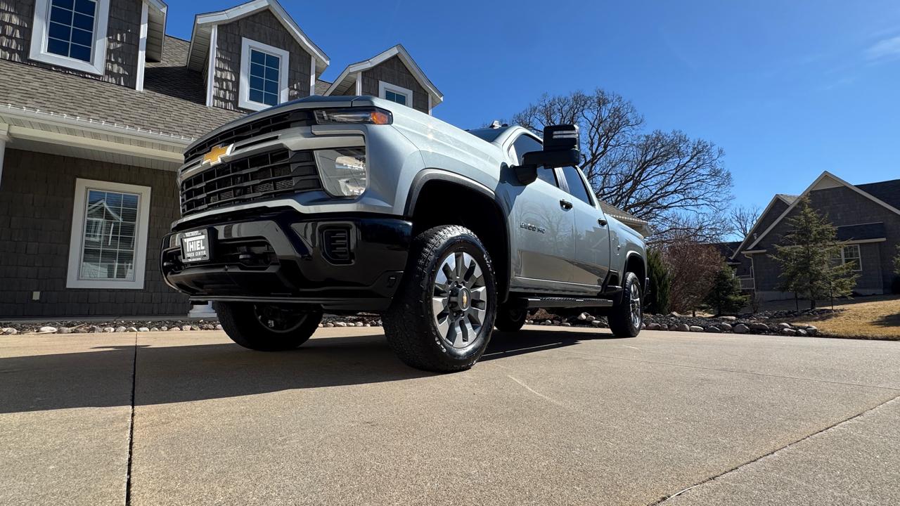 Chevrolet Silverado 2500HD 4WD Crew Cab 159" Custom 2024