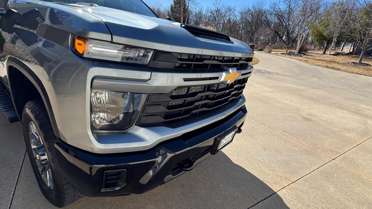 Chevrolet Silverado 2500HD 4WD Crew Cab 159" Custom 2024
