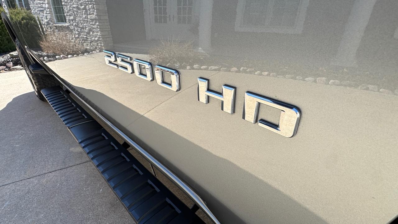 Chevrolet Silverado 2500HD 4WD Crew Cab 159" Custom 2024