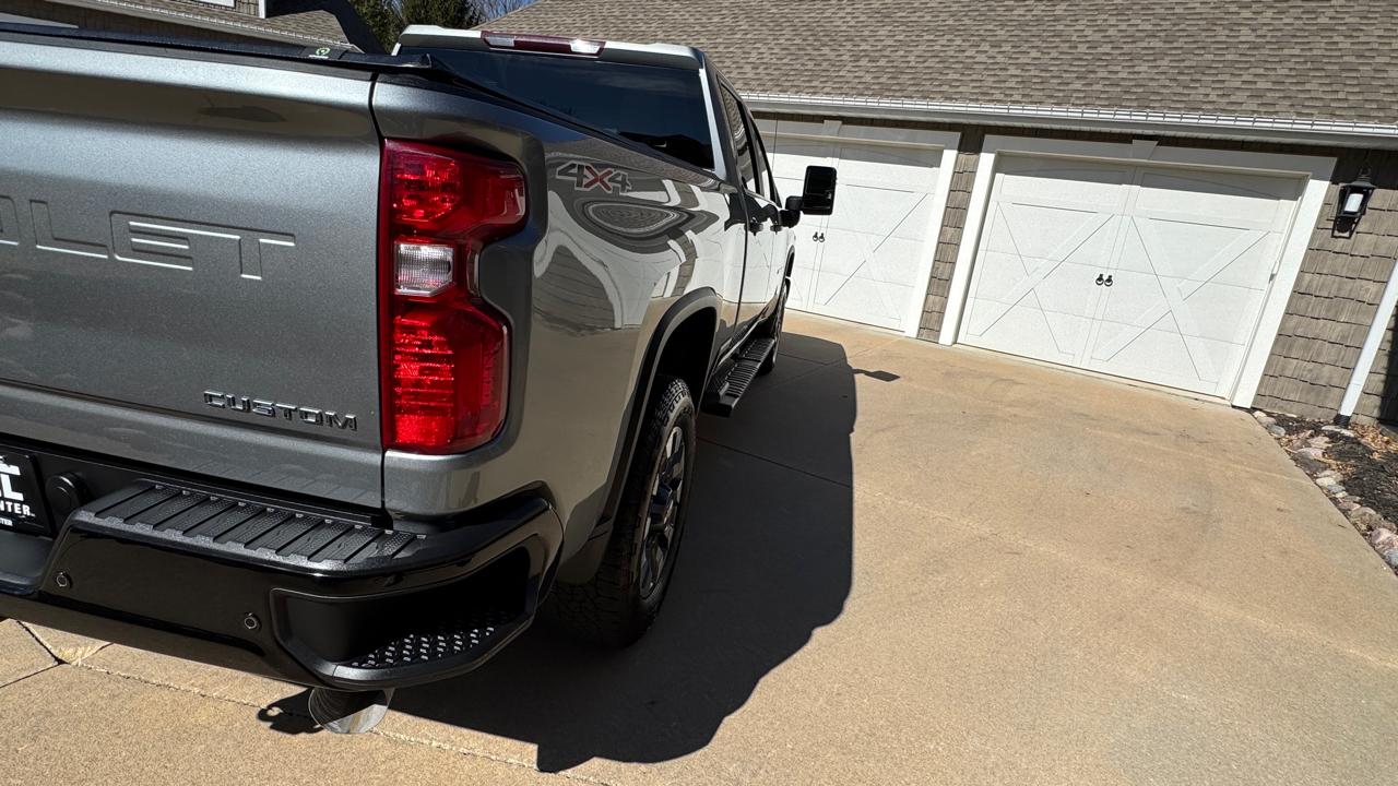Chevrolet Silverado 2500HD 4WD Crew Cab 159" Custom 2024