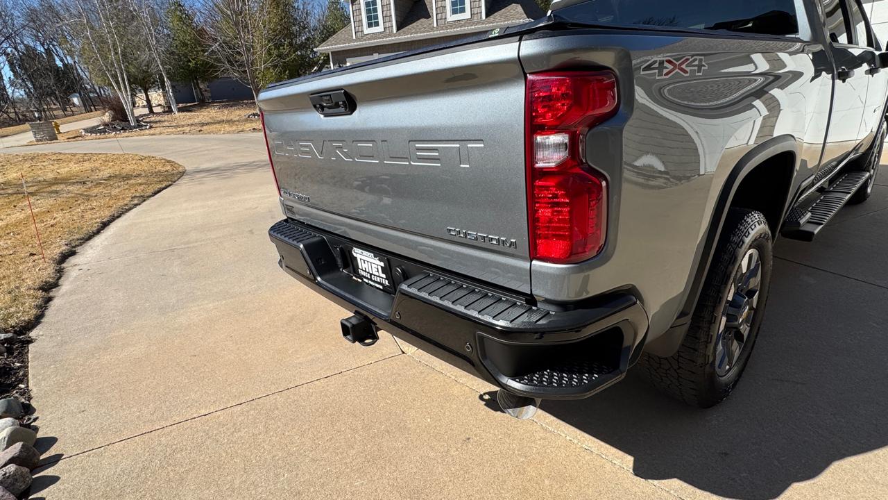 Chevrolet Silverado 2500HD 4WD Crew Cab 159" Custom 2024