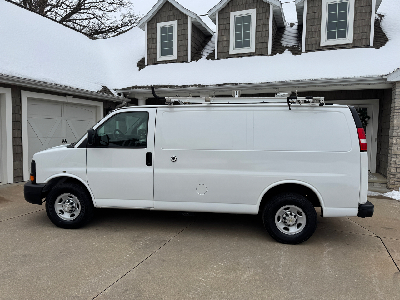 Chevrolet Express Cargo Van RWD 2500 135" 2015