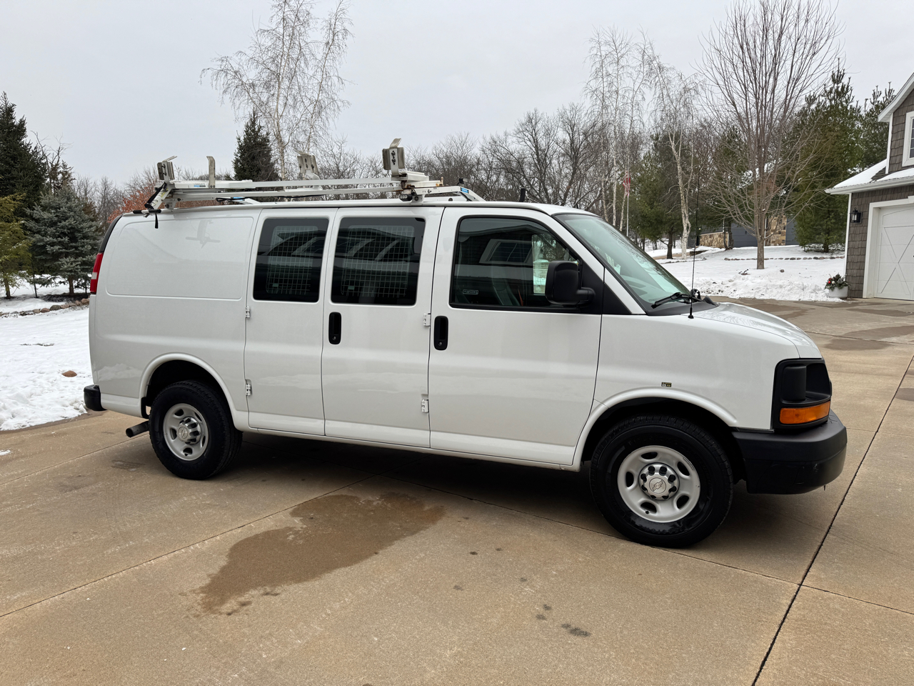 Chevrolet Express Cargo Van RWD 2500 135" 2015