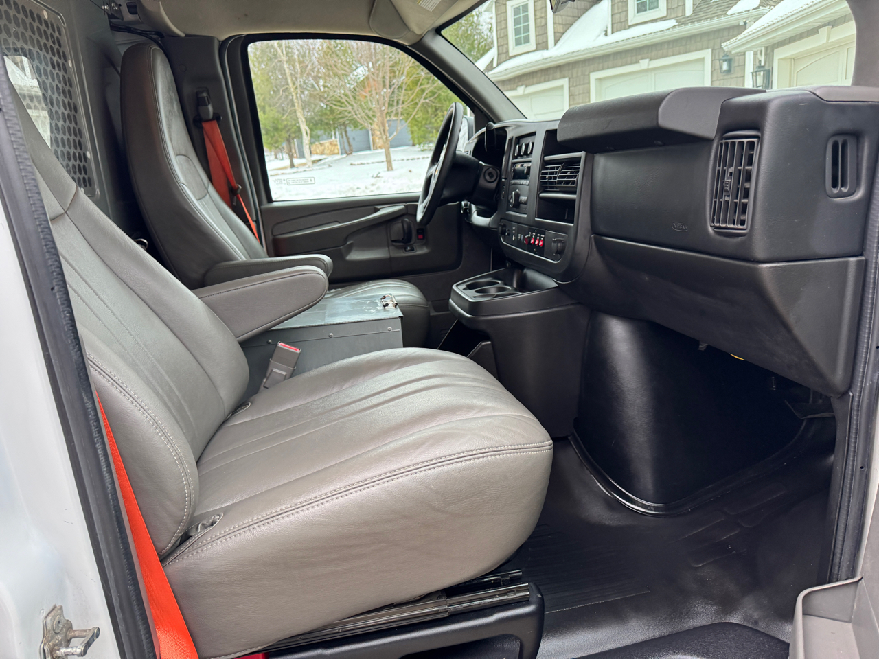 Chevrolet Express Cargo Van RWD 2500 135" 2015