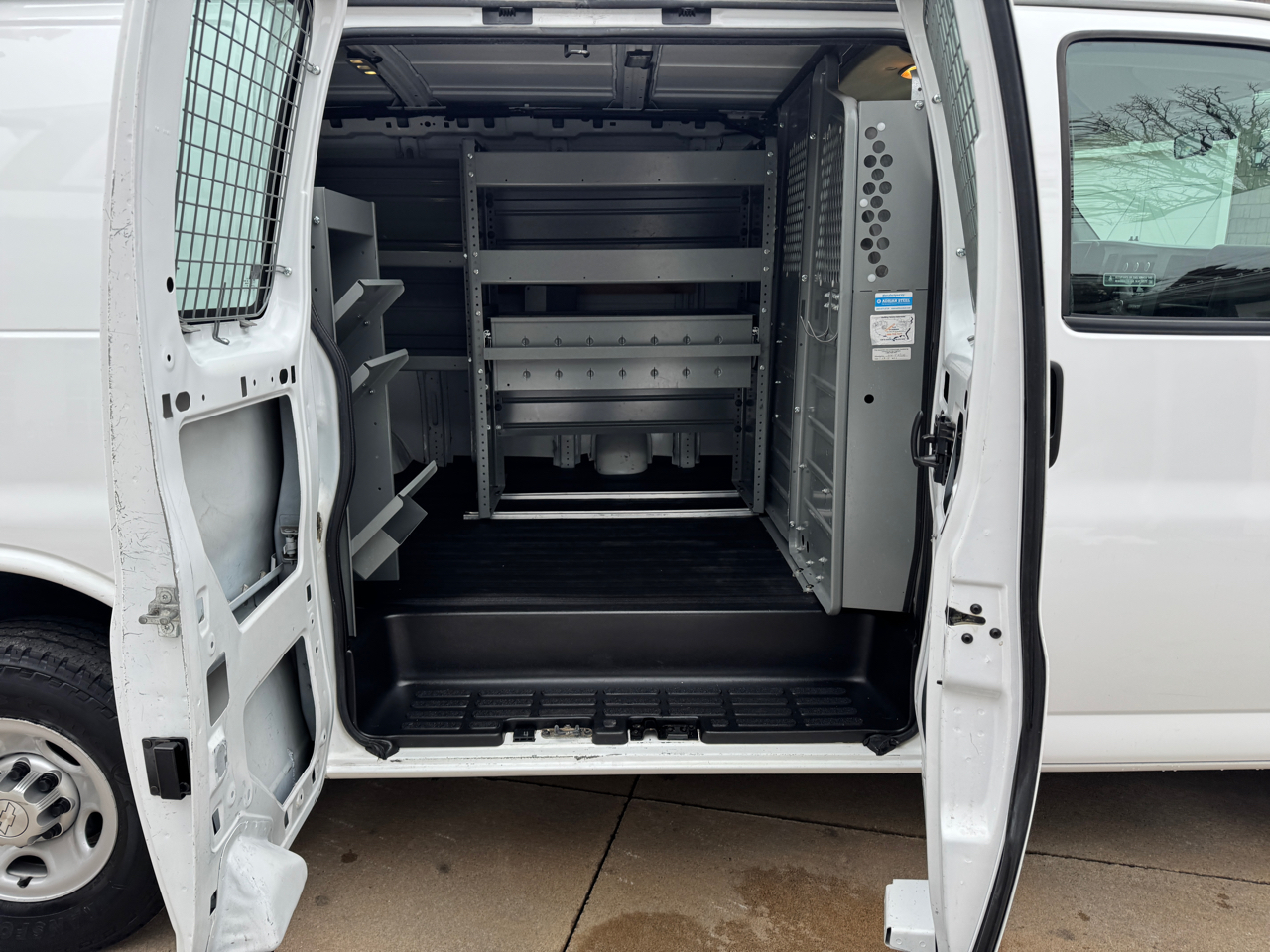 Chevrolet Express Cargo Van RWD 2500 135" 2015