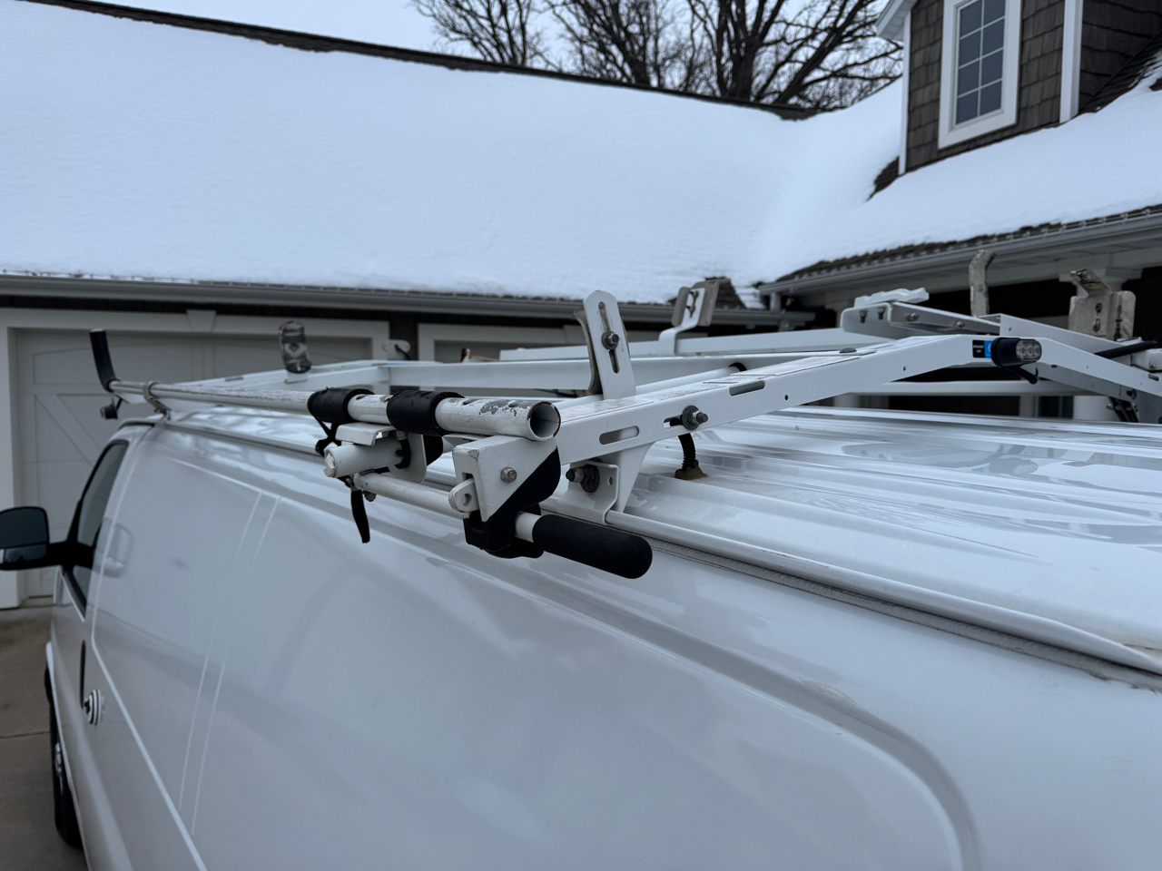 Chevrolet Express Cargo Van RWD 2500 135" 2015