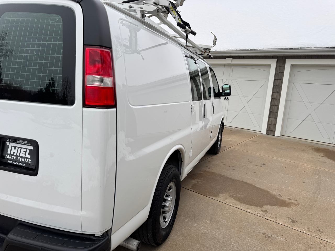 Chevrolet Express Cargo Van RWD 2500 135" 2015