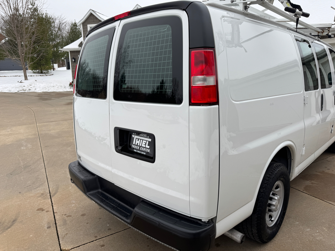 Chevrolet Express Cargo Van RWD 2500 135" 2015