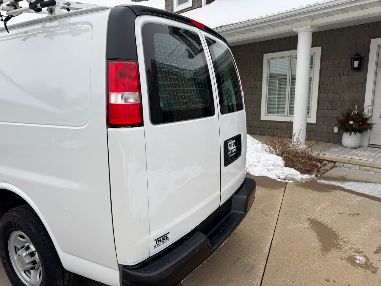 Chevrolet Express Cargo Van RWD 2500 135" 2015