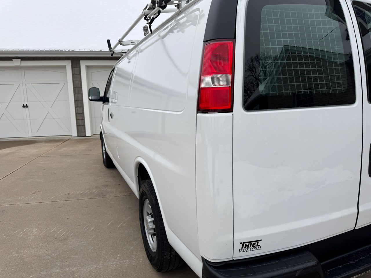 Chevrolet Express Cargo Van RWD 2500 135" 2015