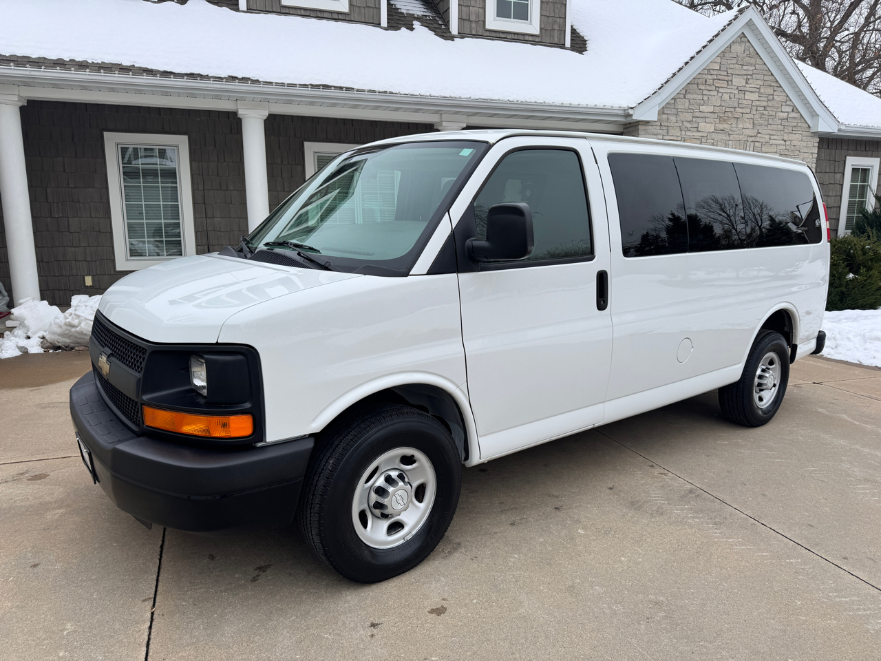 Chevrolet Express Passenger RWD 2500 135" LS 2015