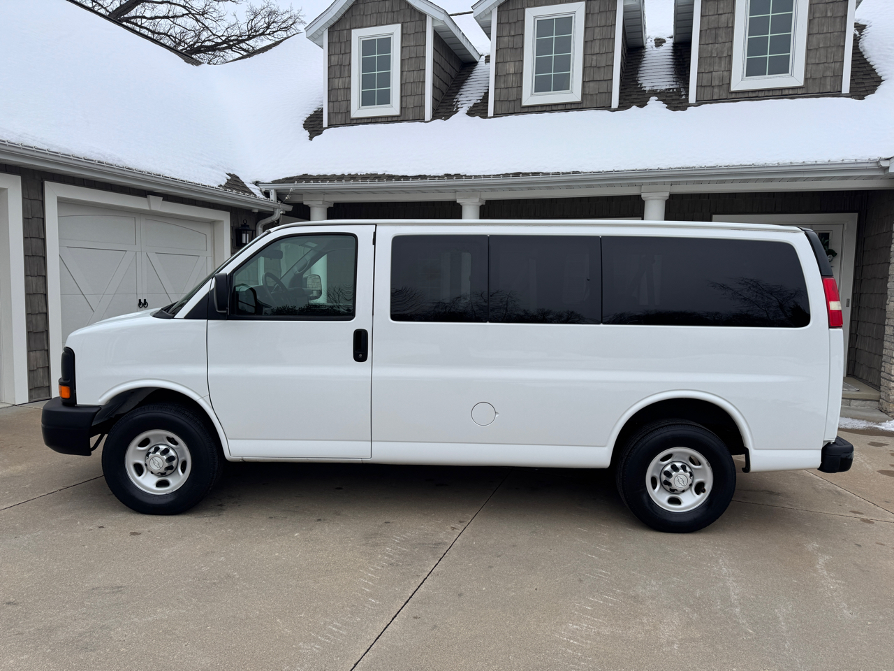 Chevrolet Express Passenger RWD 2500 135" LS 2015