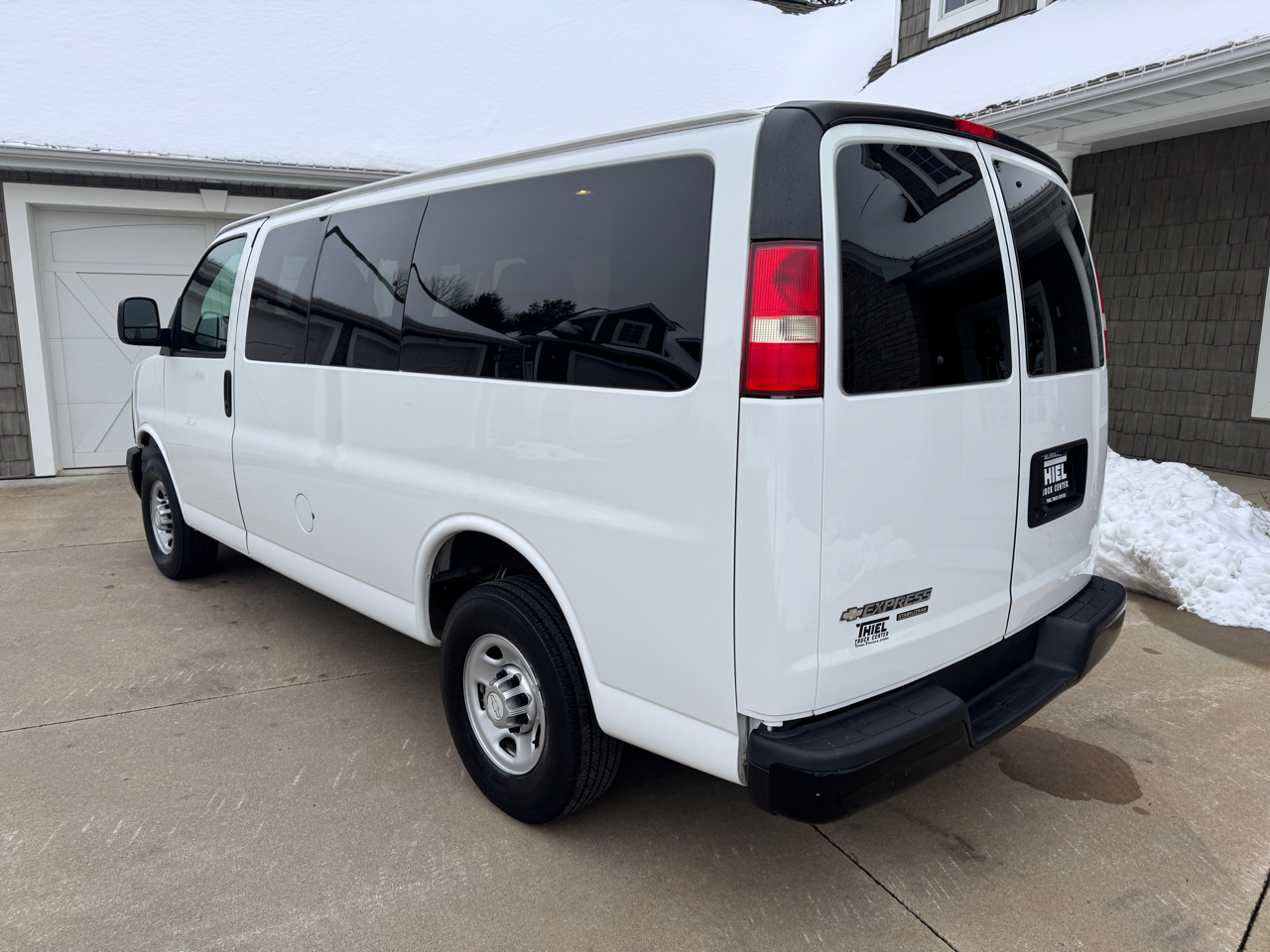 Chevrolet Express Passenger RWD 2500 135" LS 2015