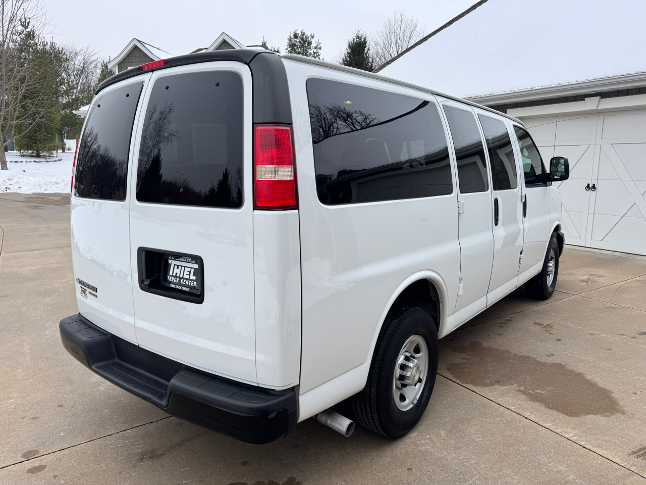 Chevrolet Express Passenger RWD 2500 135" LS 2015