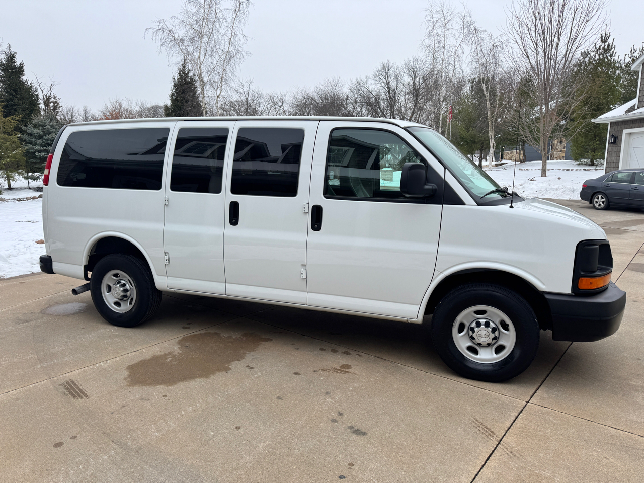 Chevrolet Express Passenger RWD 2500 135" LS 2015