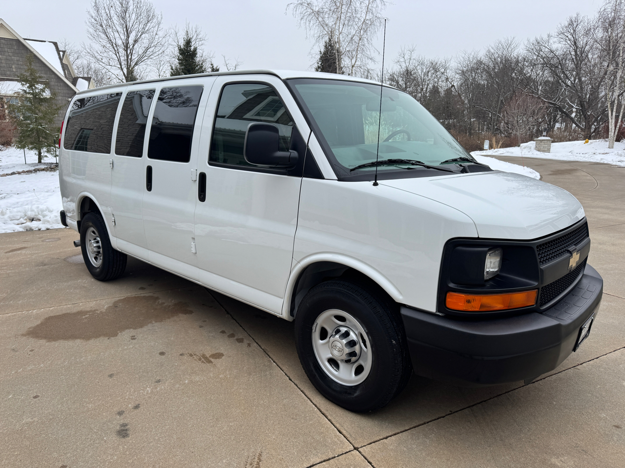 Chevrolet Express Passenger RWD 2500 135" LS 2015