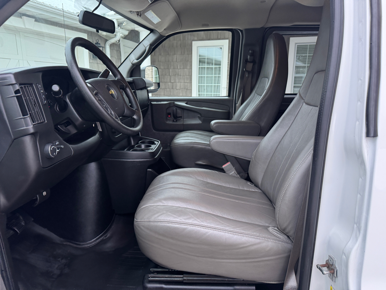 Chevrolet Express Passenger RWD 2500 135" LS 2015