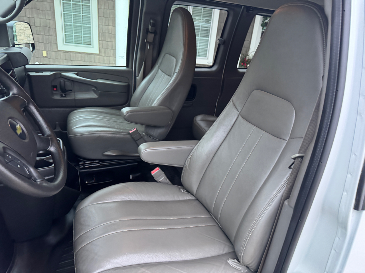 Chevrolet Express Passenger RWD 2500 135" LS 2015