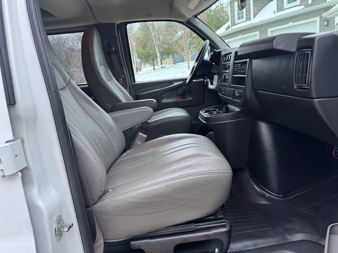 Chevrolet Express Passenger RWD 2500 135" LS 2015