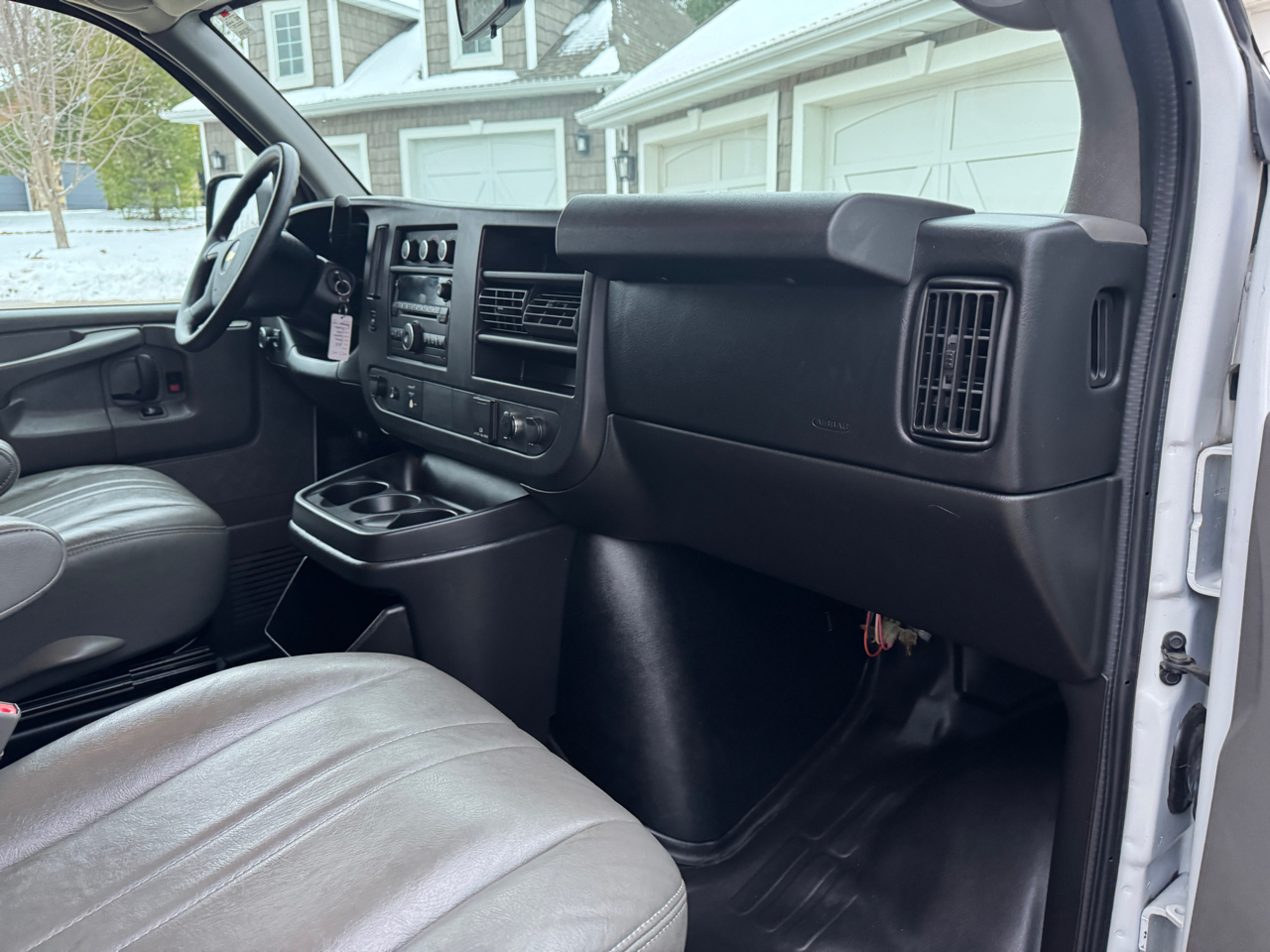 Chevrolet Express Passenger RWD 2500 135" LS 2015