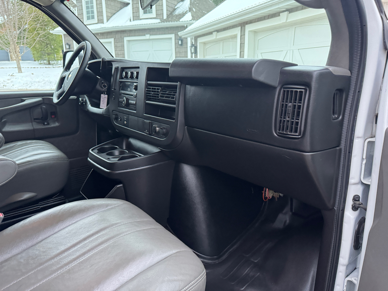 Chevrolet Express Passenger RWD 2500 135" LS 2015