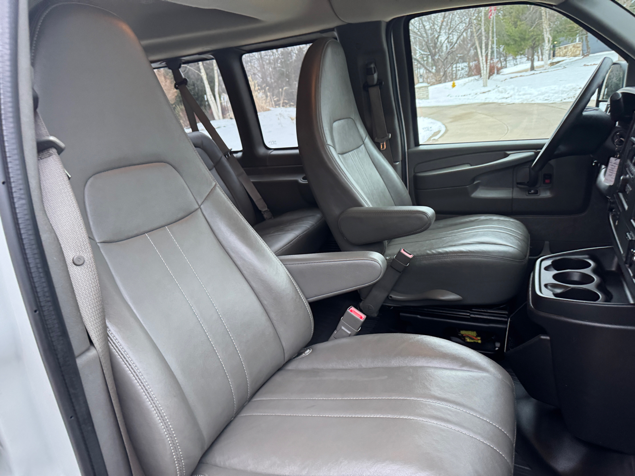 Chevrolet Express Passenger RWD 2500 135" LS 2015