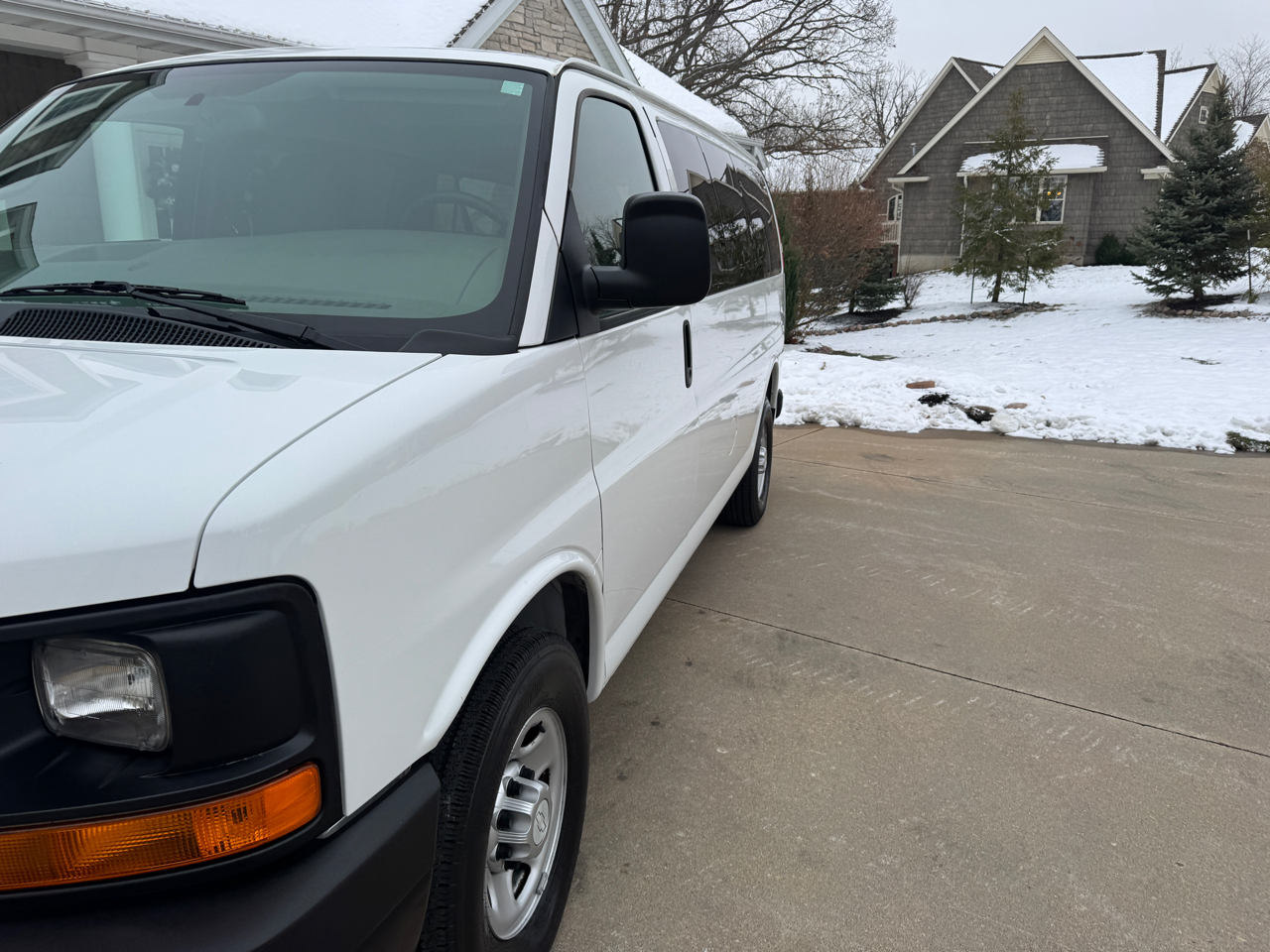Chevrolet Express Passenger RWD 2500 135" LS 2015