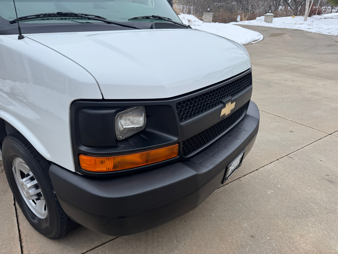 Chevrolet Express Passenger RWD 2500 135" LS 2015