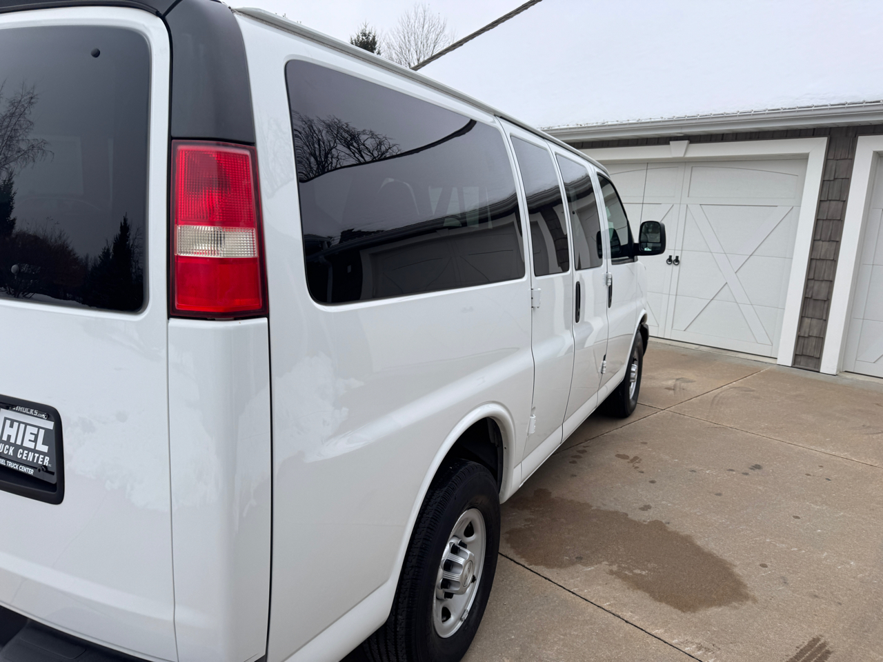 Chevrolet Express Passenger RWD 2500 135" LS 2015