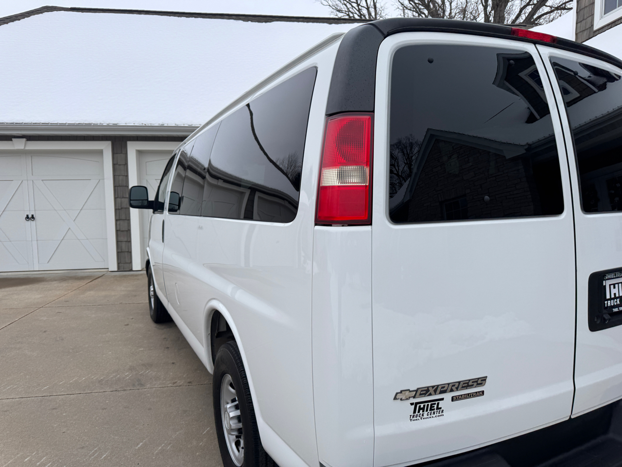 Chevrolet Express Passenger RWD 2500 135" LS 2015