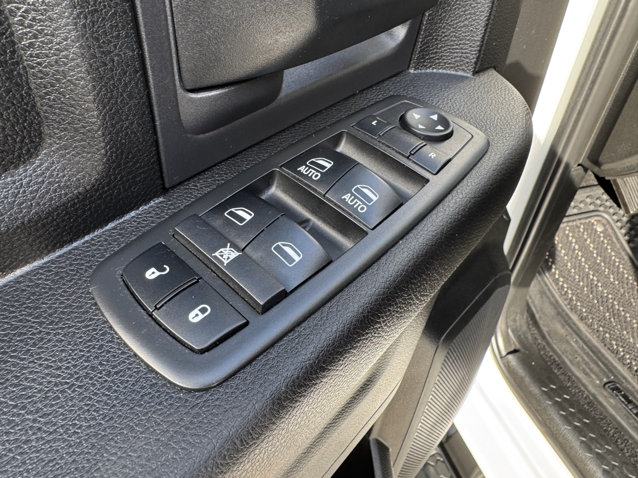 RAM 2500 Tradesman 4x4 Crew Cab 6'4" Box 2018