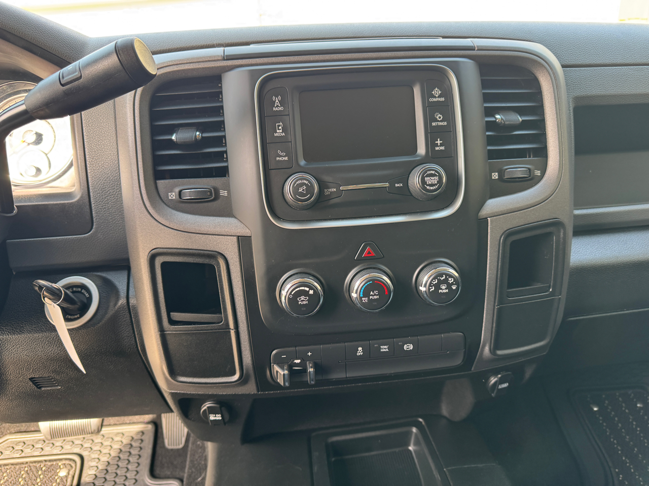 RAM 2500 Tradesman 4x4 Crew Cab 6'4" Box 2018