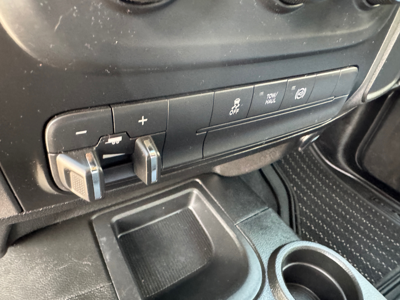 RAM 2500 Tradesman 4x4 Crew Cab 6'4" Box 2018