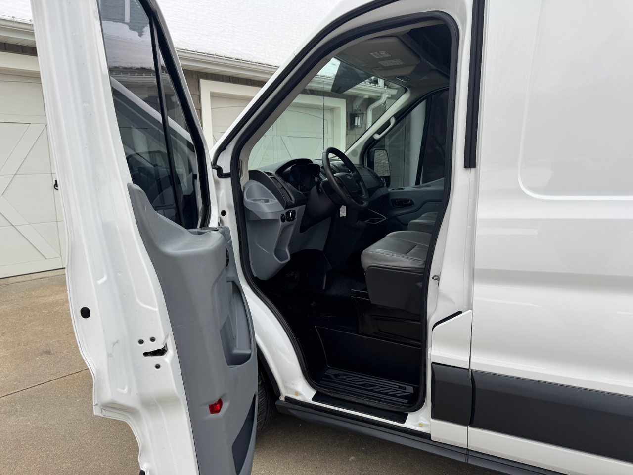 Ford Transit Cargo Van T-250 148" Med Rf 9000 GVWR Sliding RH Dr 2015