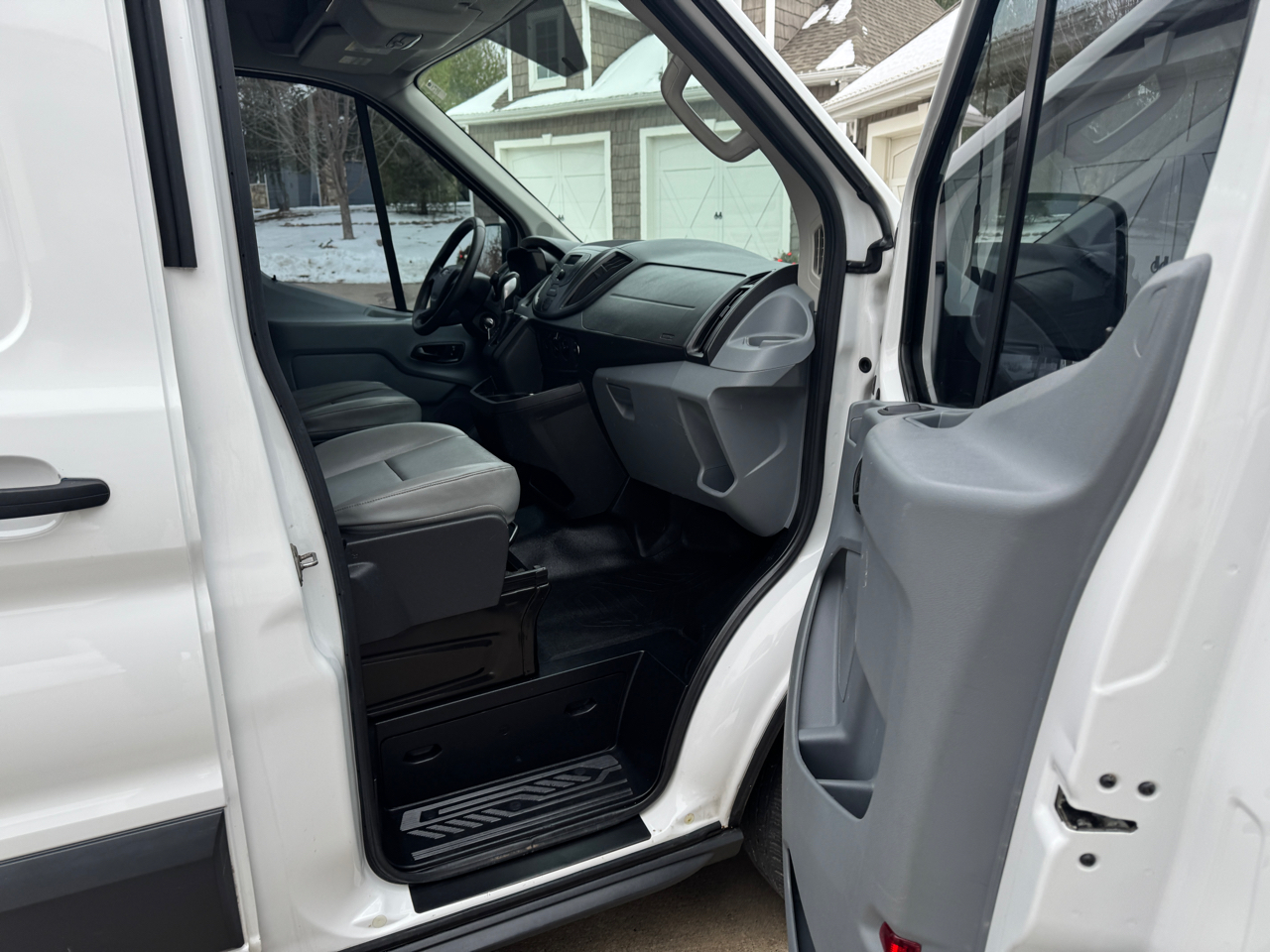 Ford Transit Cargo Van T-250 148" Med Rf 9000 GVWR Sliding RH Dr 2015