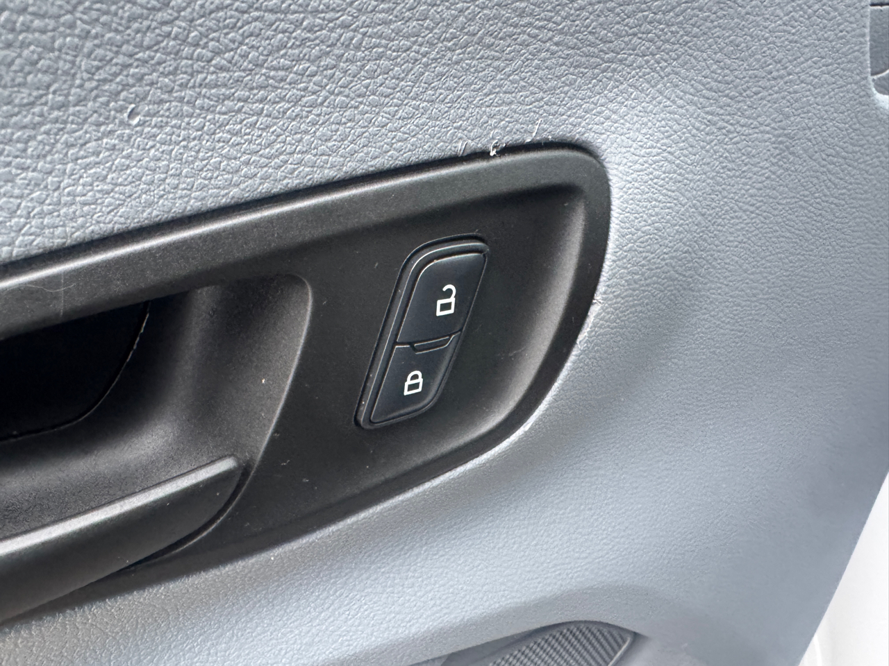 Ford Transit Cargo Van T-250 148" Med Rf 9000 GVWR Sliding RH Dr 2015