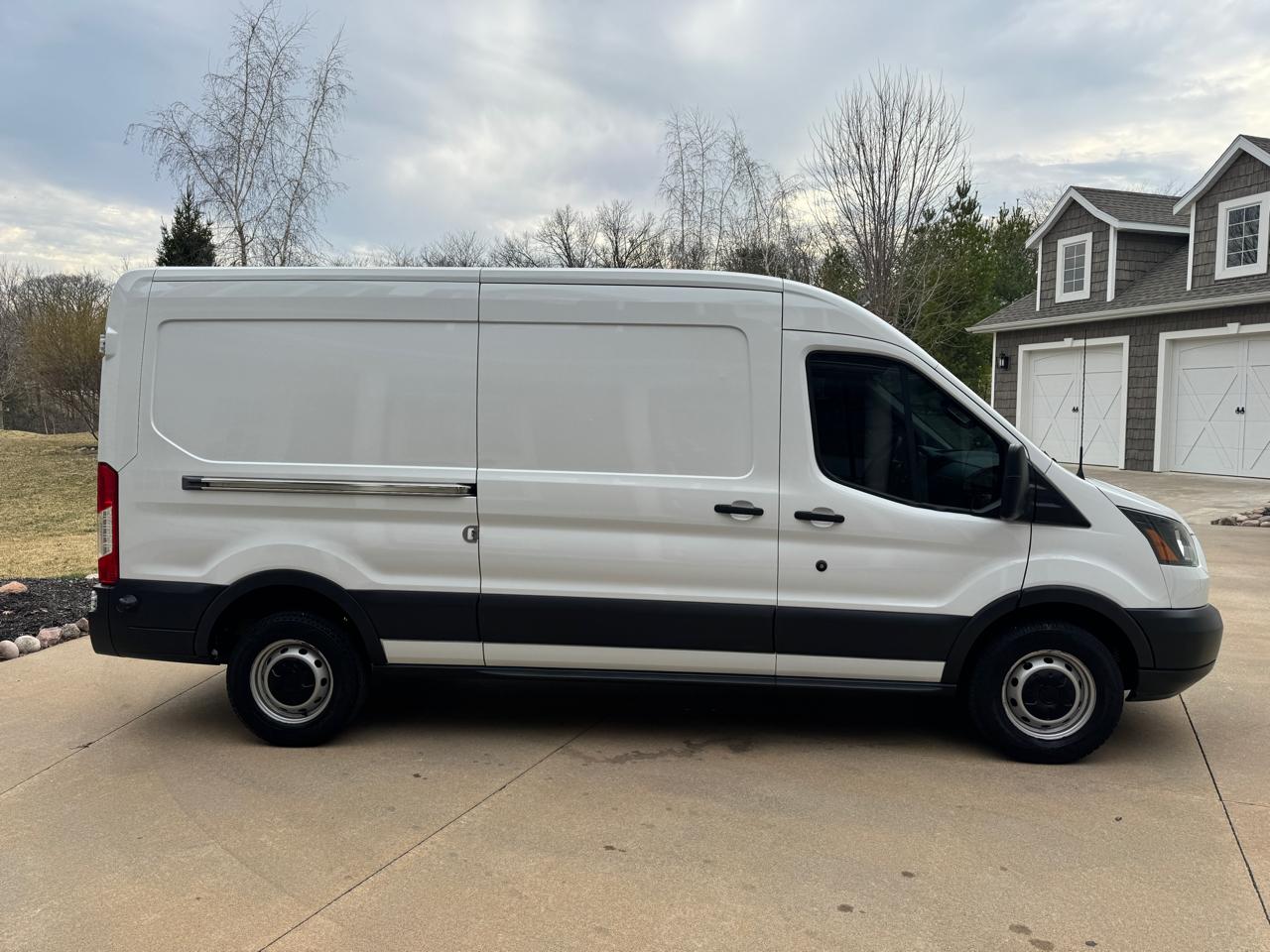 Ford Transit Cargo Van T-250 148" Med Rf 9000 GVWR Sliding RH Dr 2015