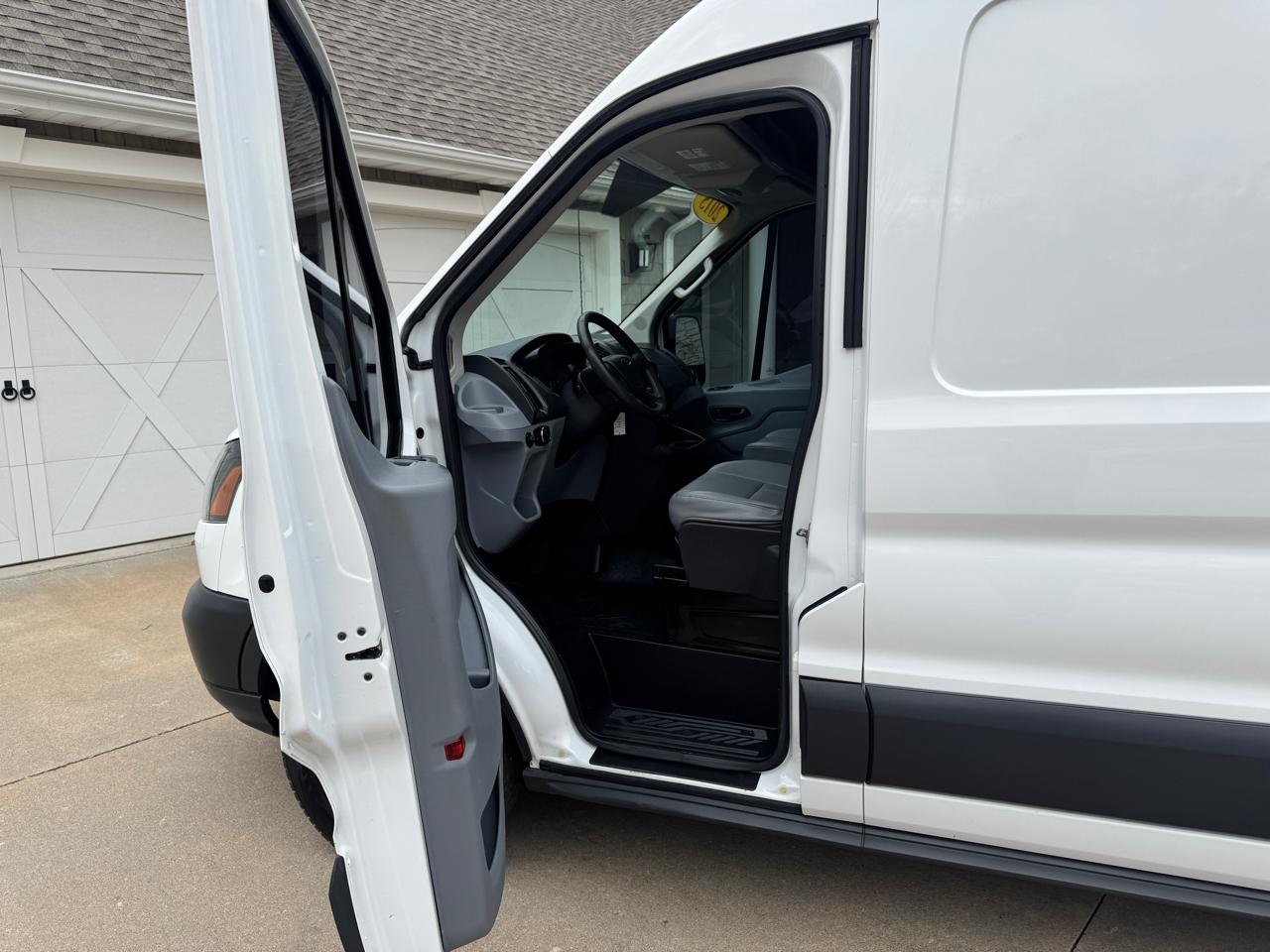 Ford Transit Cargo Van T-250 148" Med Rf 9000 GVWR Sliding RH Dr 2015