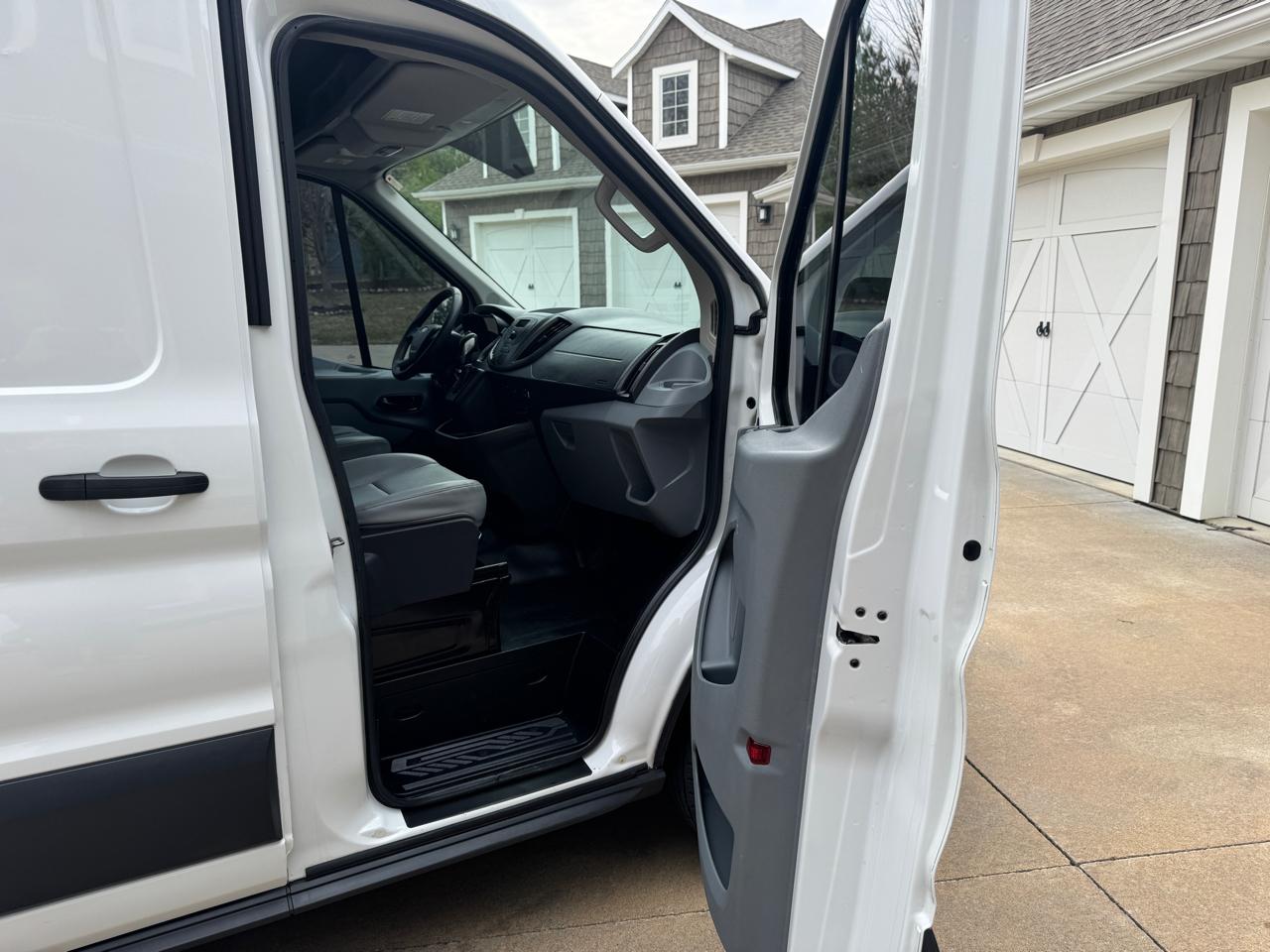 Ford Transit Cargo Van T-250 148" Med Rf 9000 GVWR Sliding RH Dr 2015