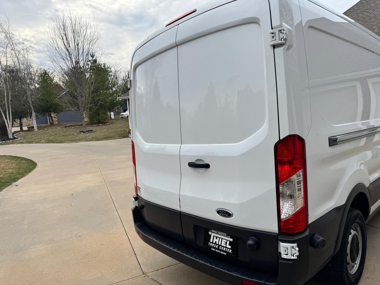 Ford Transit Cargo Van T-250 148" Med Rf 9000 GVWR Sliding RH Dr 2015